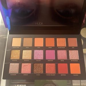 Huda Beauty Desert Dusk Palette
